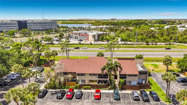 $1,300 | 890 North Village Drive North, Unit 204, St. Petersburg, FL 33716