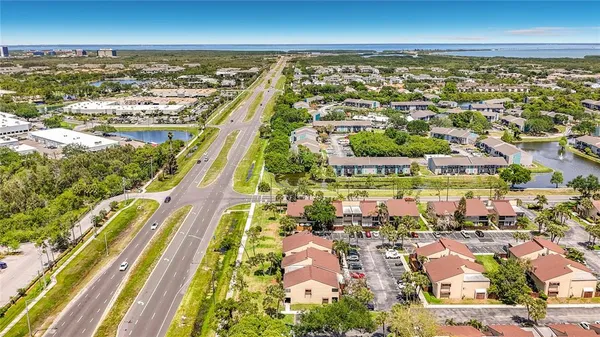 $1,300 | 890 North Village Drive North, Unit 204, St. Petersburg, FL 33716