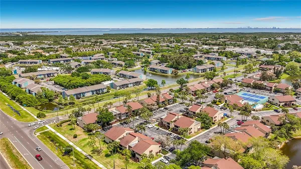 $1,300 | 890 North Village Drive North, Unit 204, St. Petersburg, FL 33716
