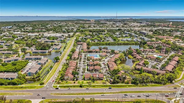 $1,300 | 890 North Village Drive North, Unit 204, St. Petersburg, FL 33716