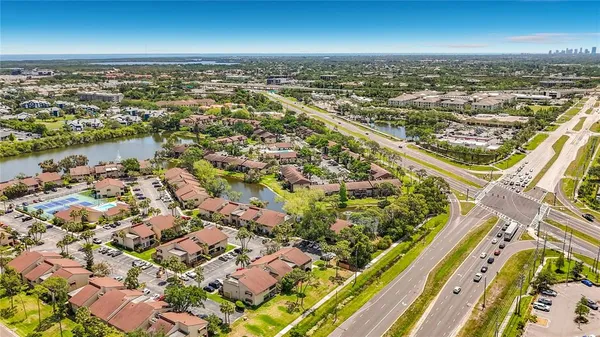 $1,300 | 890 North Village Drive North, Unit 204, St. Petersburg, FL 33716