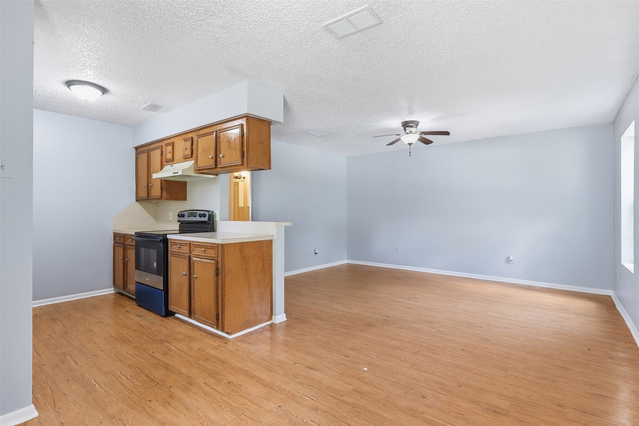 1006 Perry Street Cleveland, TX 77327 - Photo 3 of 14 Gallery Image 3