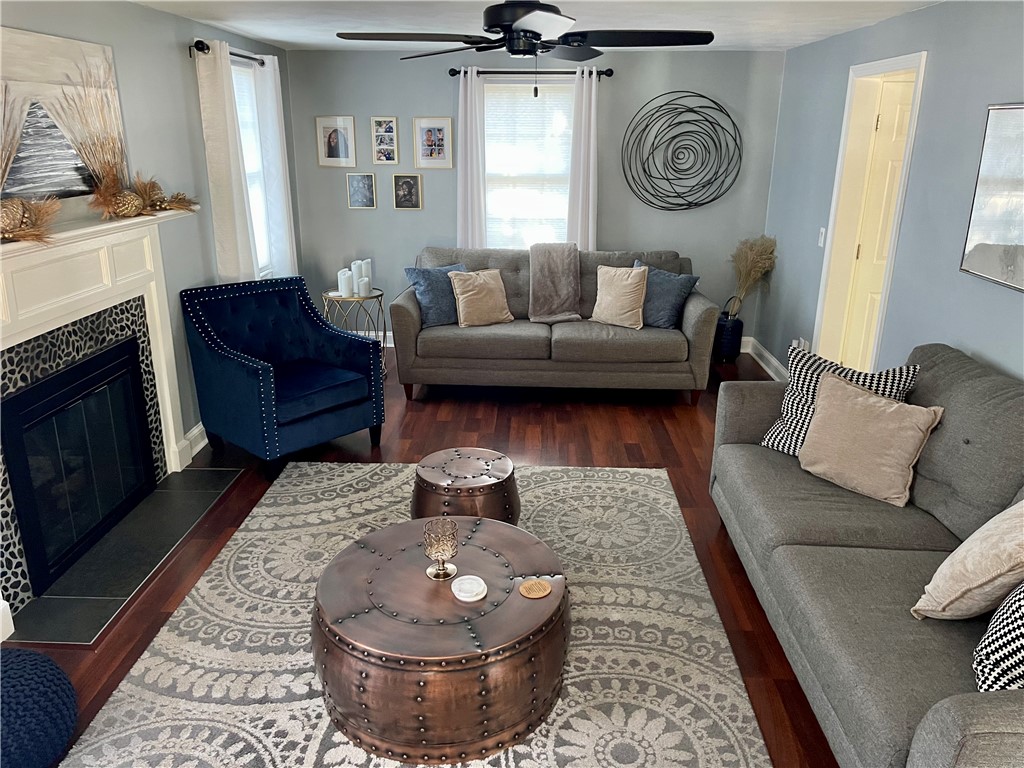 77 Merritt Road East Providence, RI 02915 - Photo 8 of 31 Living Room