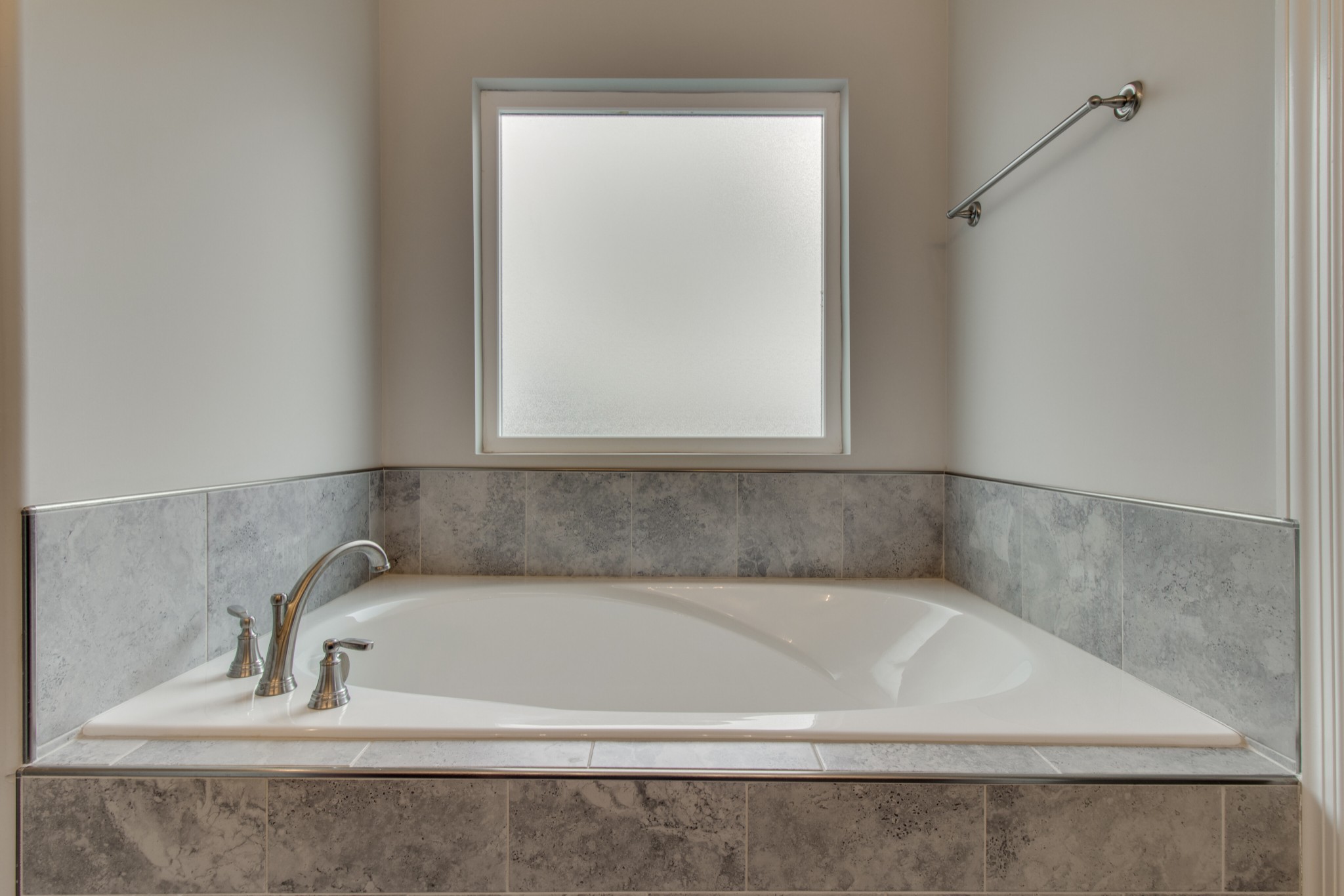 336 Beulah Rose Drive Murfreesboro, TN 37128 - Photo 17 of 42 a close view of a bathtub in a bathroom