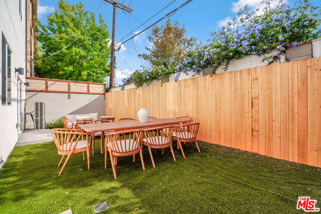 5830 David Avenue Los Angeles, CA 90034 - Photo 17 of 46 a outdoor space with a table and chairs