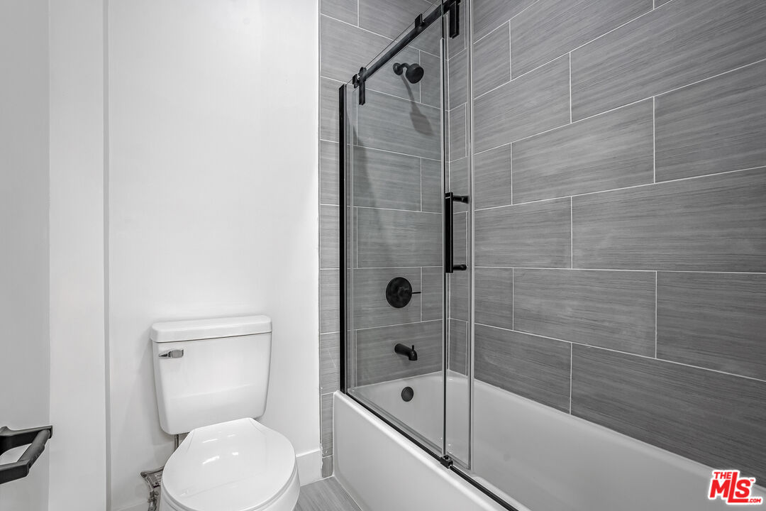 5830 David Avenue Los Angeles, CA 90034 - Photo 23 of 46 a bathroom with a shower a toilet and a bathtub
