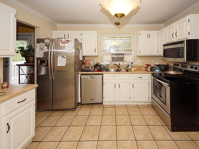 205 Glebe Road Summerville, SC 29485 - Photo 9 of 37 08