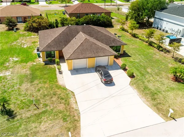 $1,700 | 902 Southwest 39th Terrace, Cape Coral, FL 33914