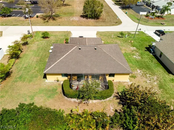 $1,700 | 902 Southwest 39th Terrace, Cape Coral, FL 33914