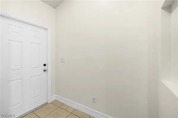 $1,700 | 902 Southwest 39th Terrace, Cape Coral, FL 33914