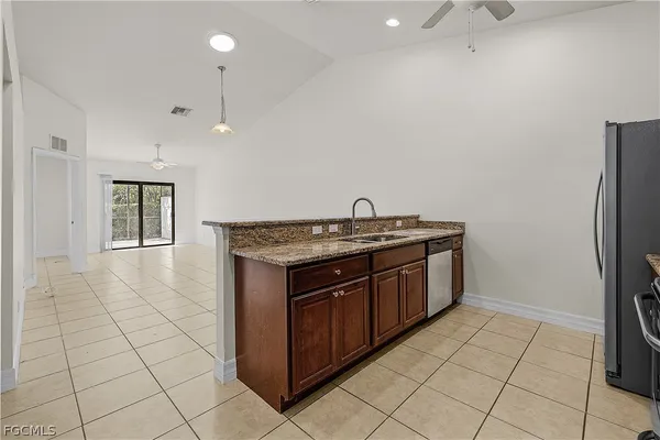 $1,700 | 902 Southwest 39th Terrace, Cape Coral, FL 33914