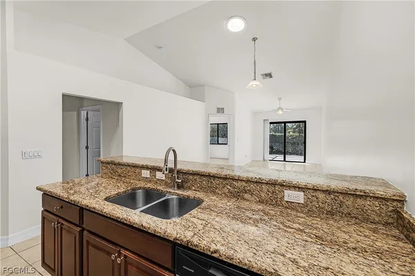 $1,700 | 902 Southwest 39th Terrace, Cape Coral, FL 33914