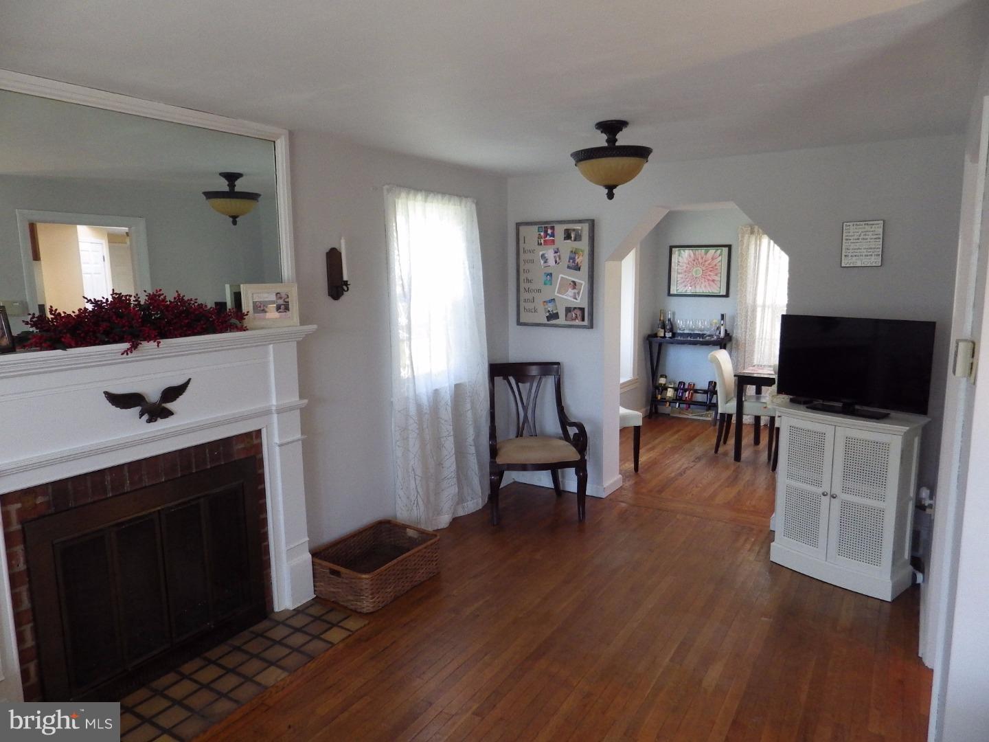 503 Enfield Road Oreland, PA 19075 - Photo 4 of 23 Living Room