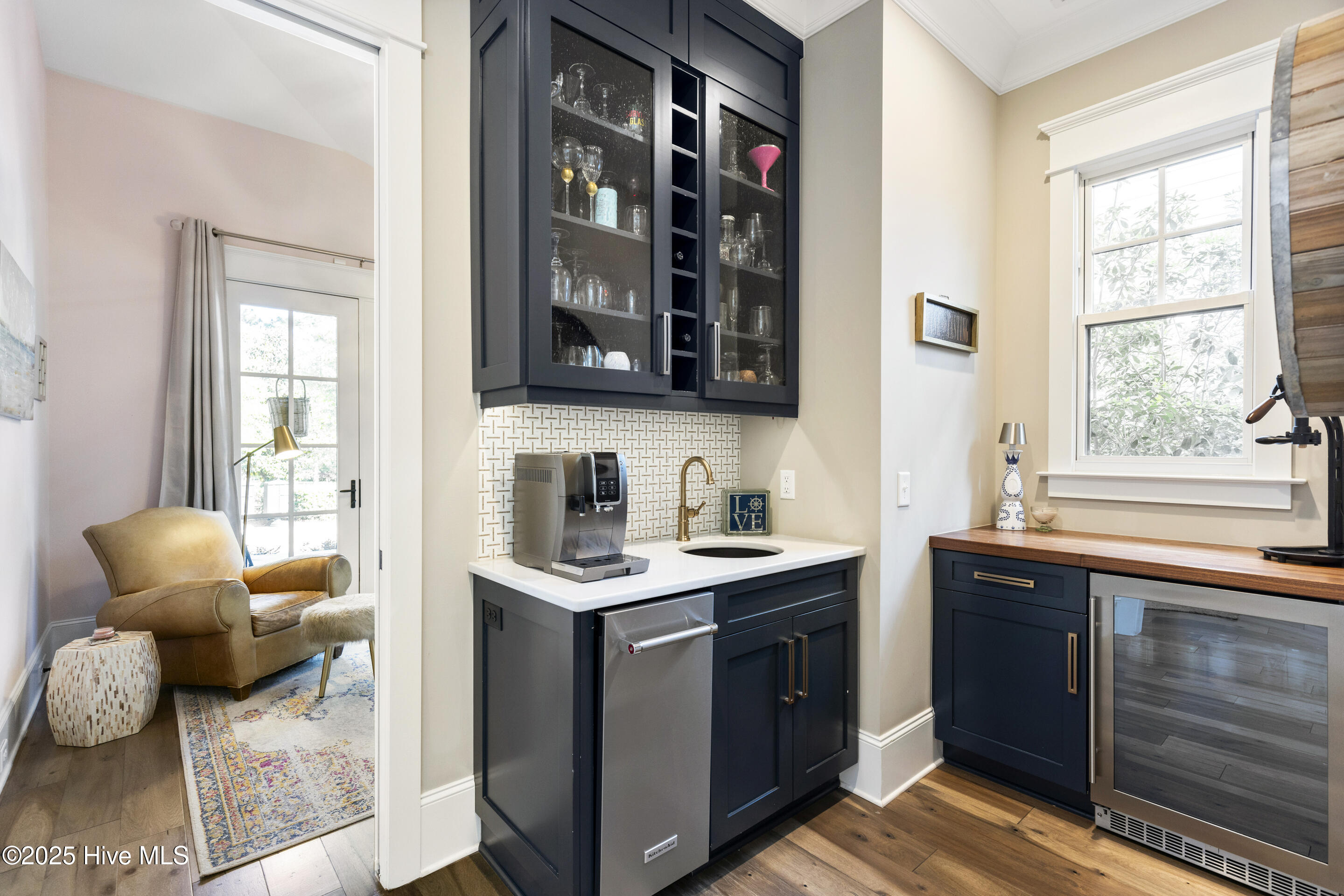 900 Midnight Channel Road Wilmington, NC 28403 - Photo 20 of 102 Wet bar with RO ice-maker and RO sink, beverage fridge