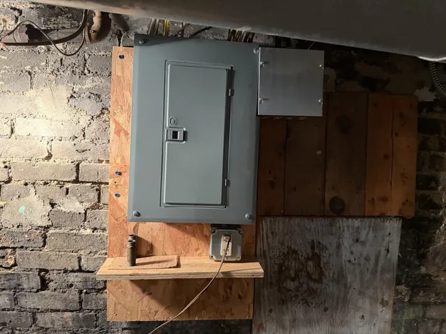 $168,900 | 1406 West Walnut Street, Bloomington, IL 61701