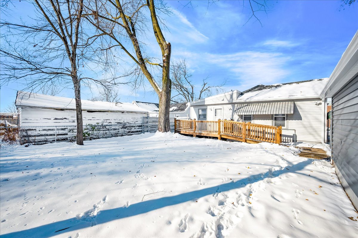 1406 West Walnut Street Bloomington, IL 61701 - Photo 28 of 32 a view of road with large trees