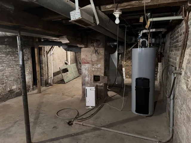 $168,900 | 1406 West Walnut Street, Bloomington, IL 61701