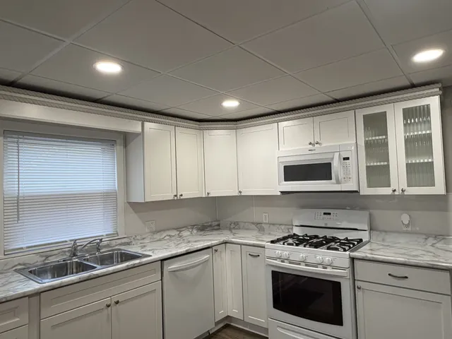 $168,900 | 1406 West Walnut Street, Bloomington, IL 61701