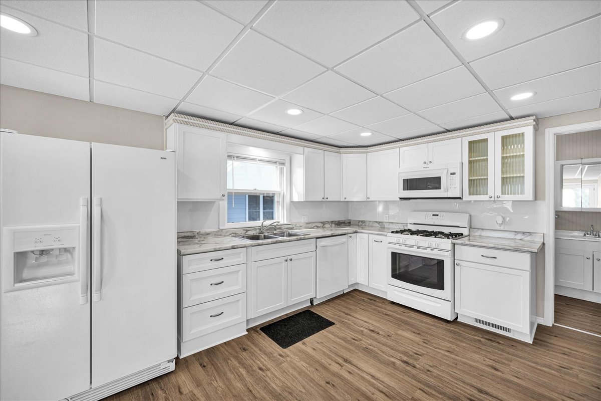 1406 West Walnut Street Bloomington, IL 61701 - Photo 9 of 32 a kitchen with granite countertop white cabinets and white appliances