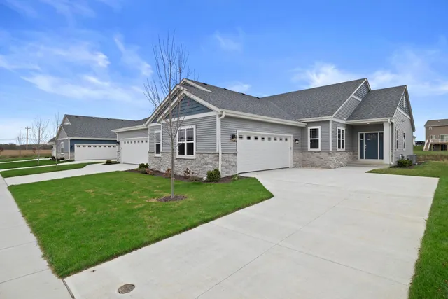 $619,990 | 1596 Weston Rdg Road, Oconomowoc, WI 53066