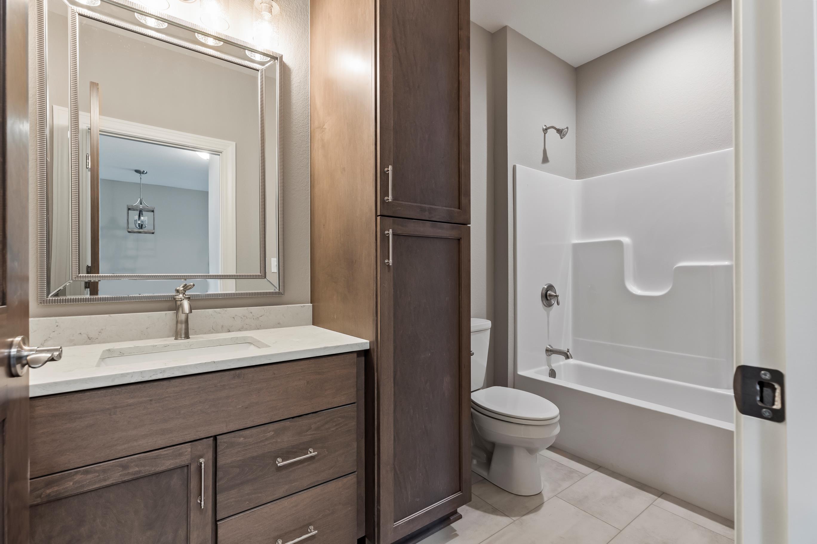 1596 Weston Rdg Road Oconomowoc, WI 53066 - Photo 12 of 16 Guest Bath