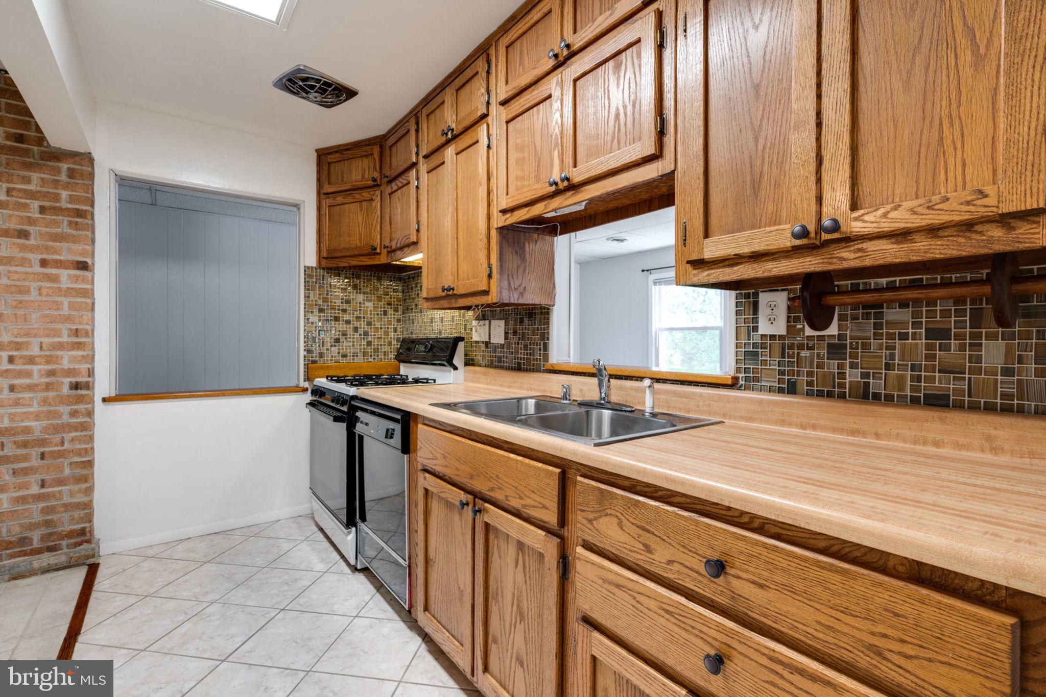 1303 Columbia Road Woodbridge, VA 22191 - Photo 22 of 62 Gallery Image 22
