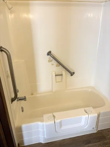 $645 | 102 Madison Avenue North, Unit 14, Battle Lake, MN 56515