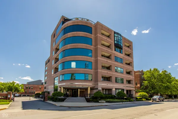 $750,000 | 225 North New Jersey Street, Unit 42, Indianapolis, IN 46204