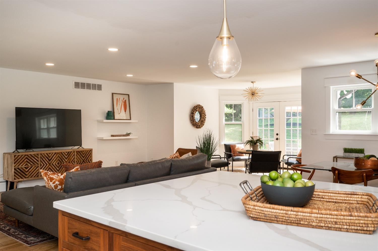 7635 Demar Road Cincinnati, OH 45243 - Photo 13 of 49