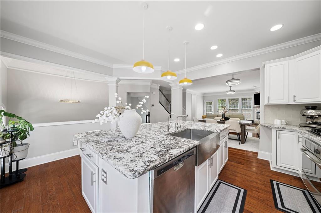 2872 Overlook Way Northeast Atlanta, GA 30324 - Photo 8 of 47