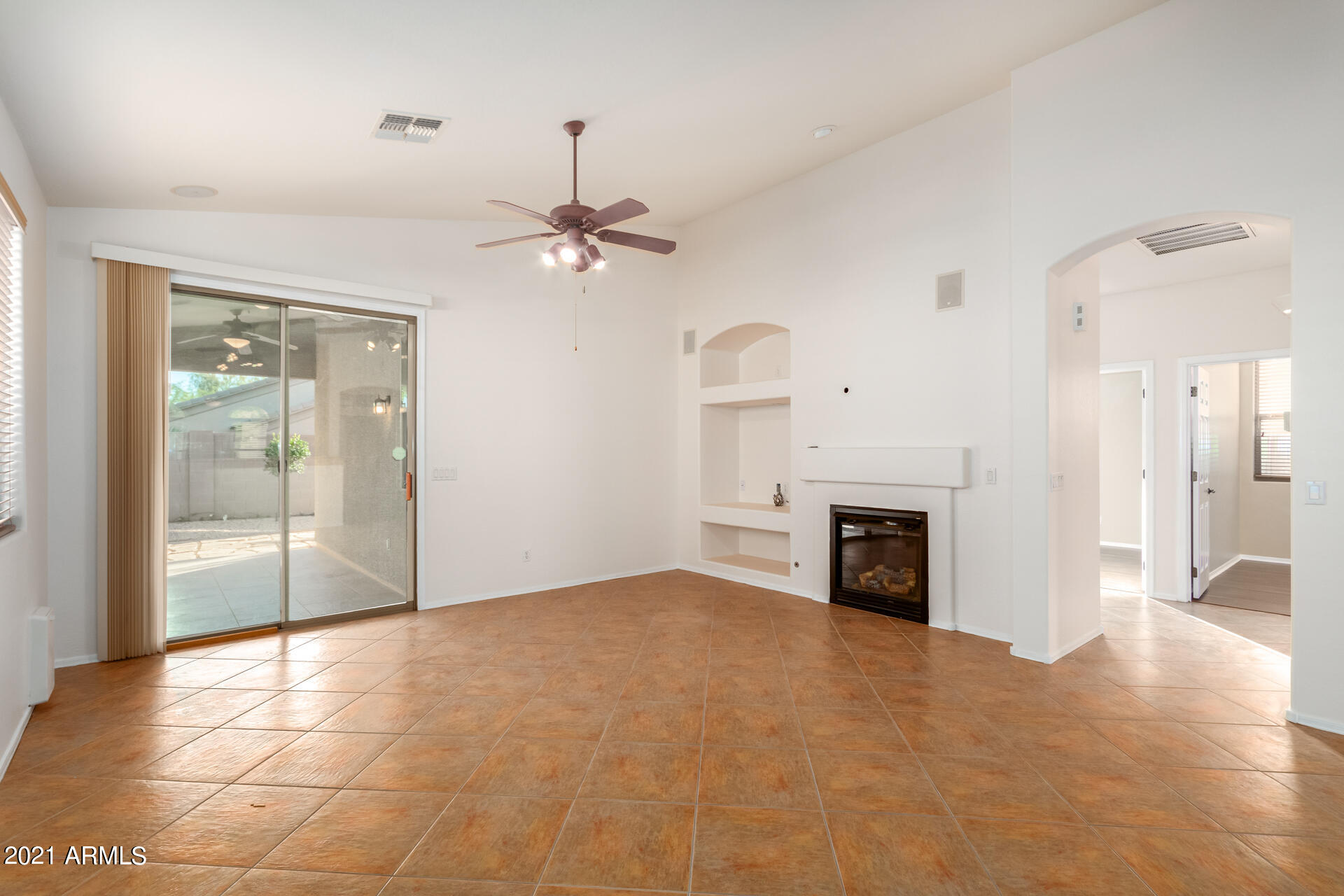 4039 East St John Road Phoenix, AZ 85032 - Photo 4 of 36 04-Saint John