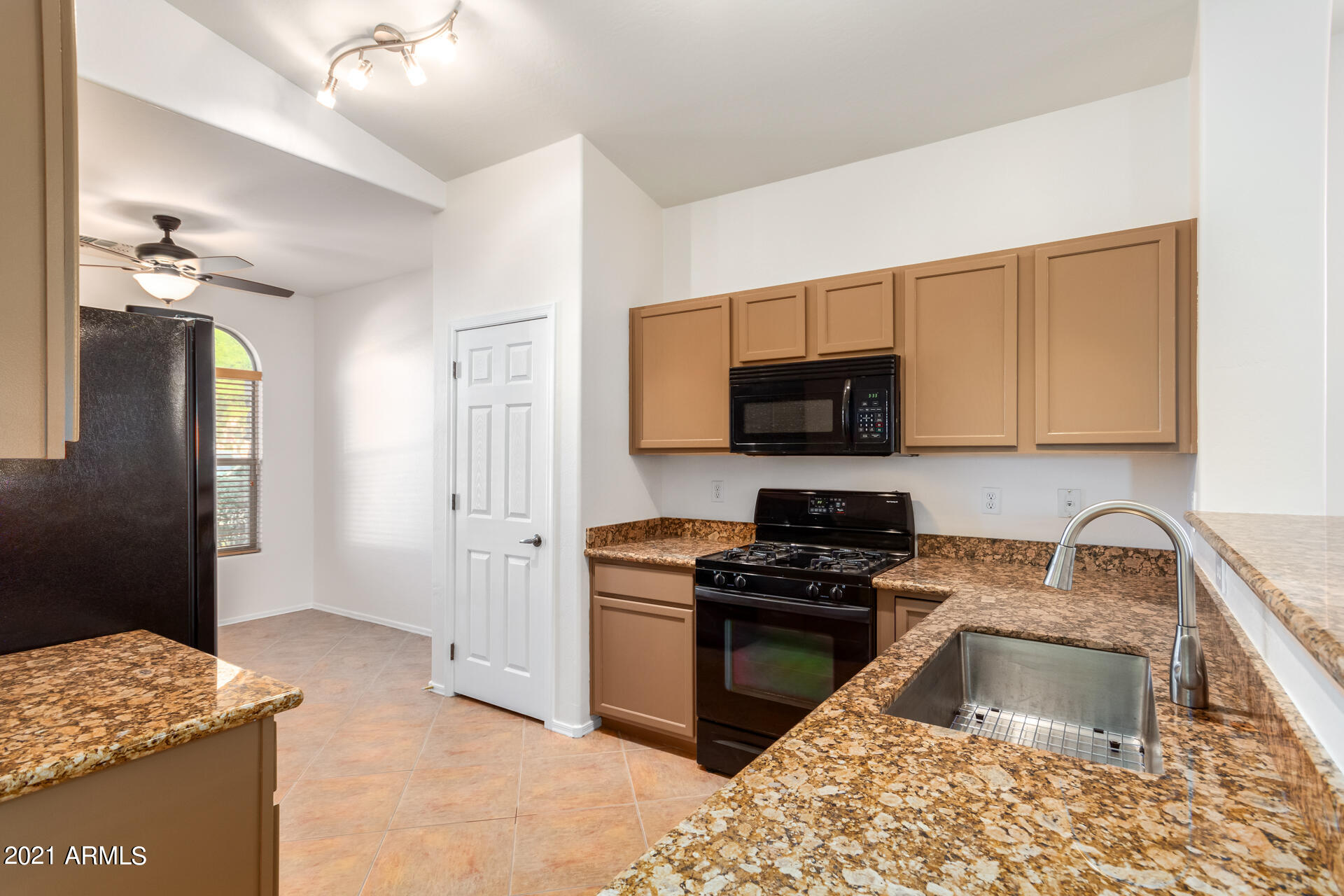 4039 East St John Road Phoenix, AZ 85032 - Photo 8 of 36 08-Saint John