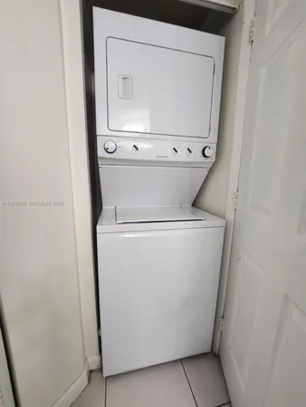 a close up view of a washer and dryer