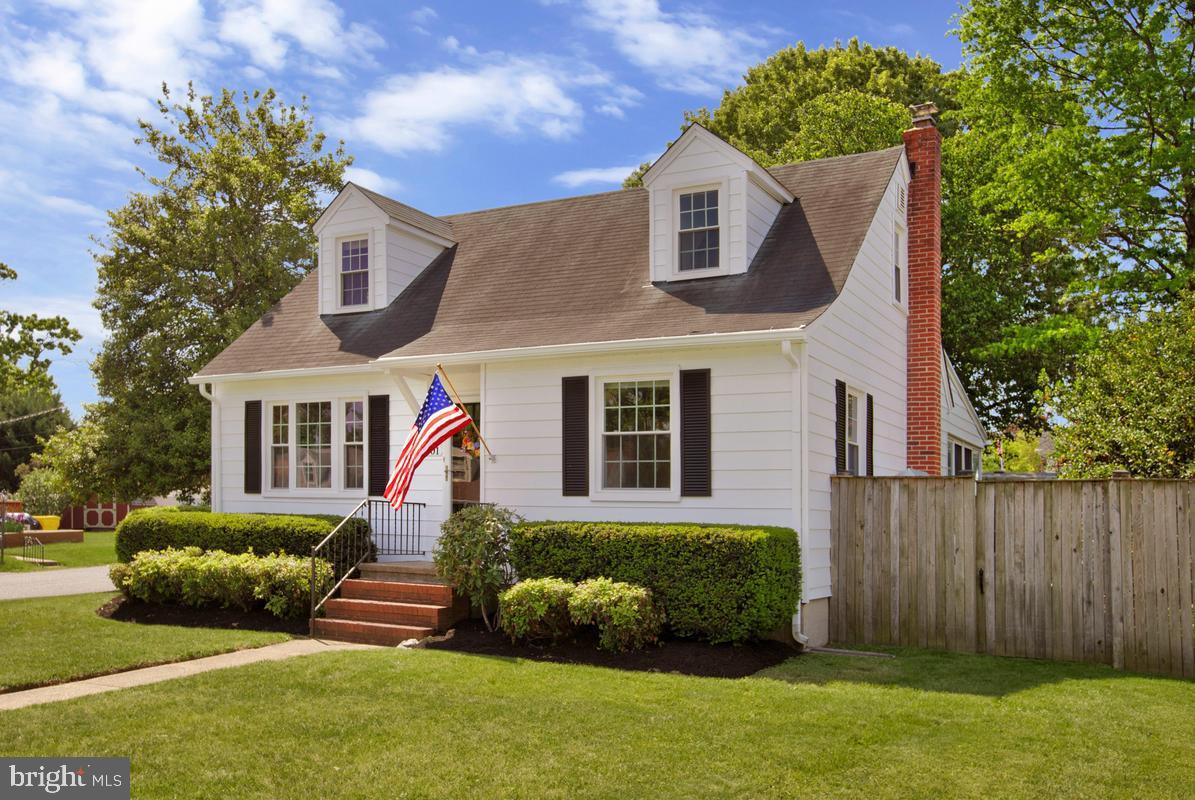 601 Forest View Road Linthicum Heights, MD 21090 - Photo 3 of 37 a front view of a house with garden
