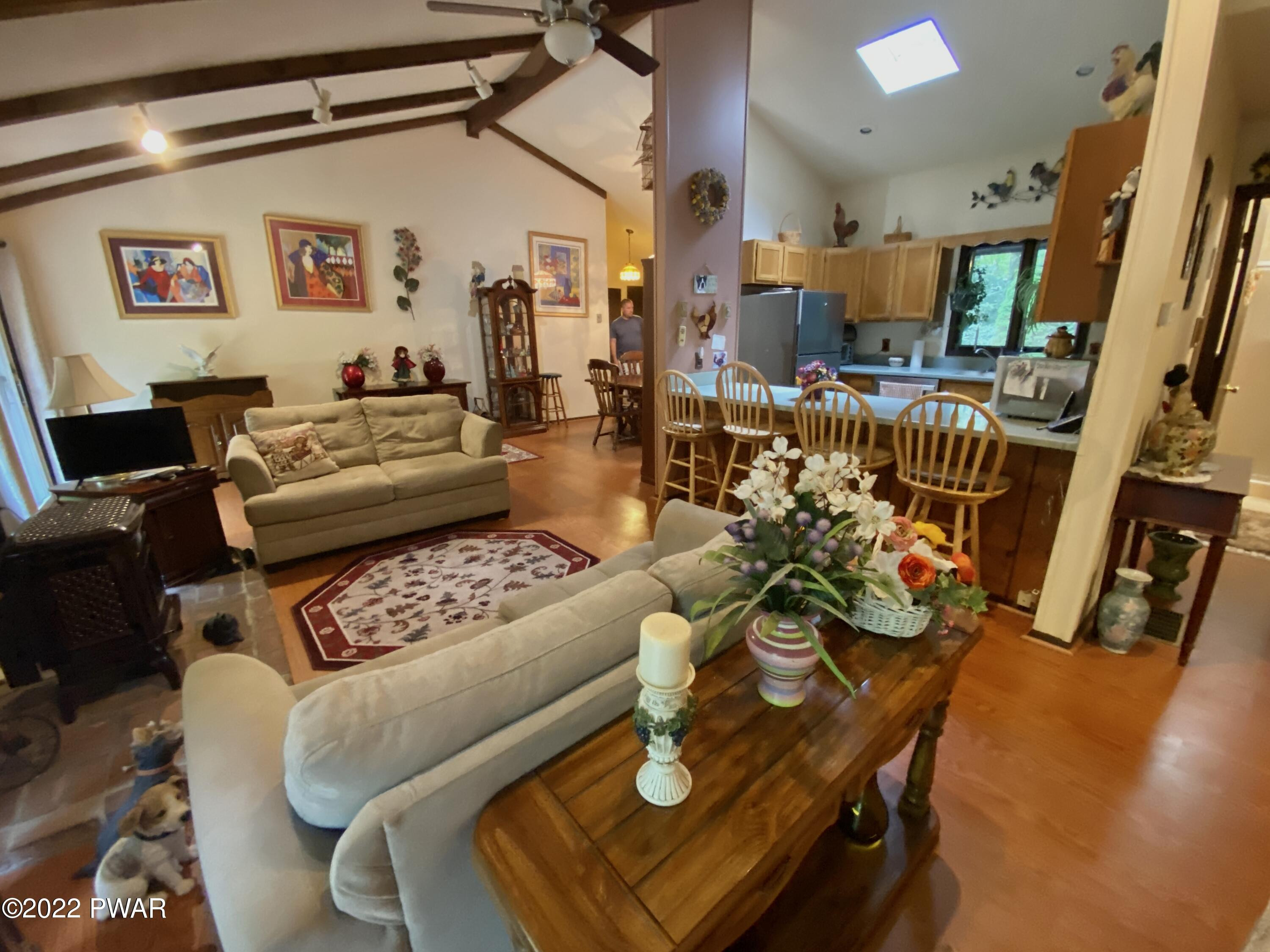 264 Mozzette Road Canadensis, PA 18325 - Photo 11 of 40 Living Room