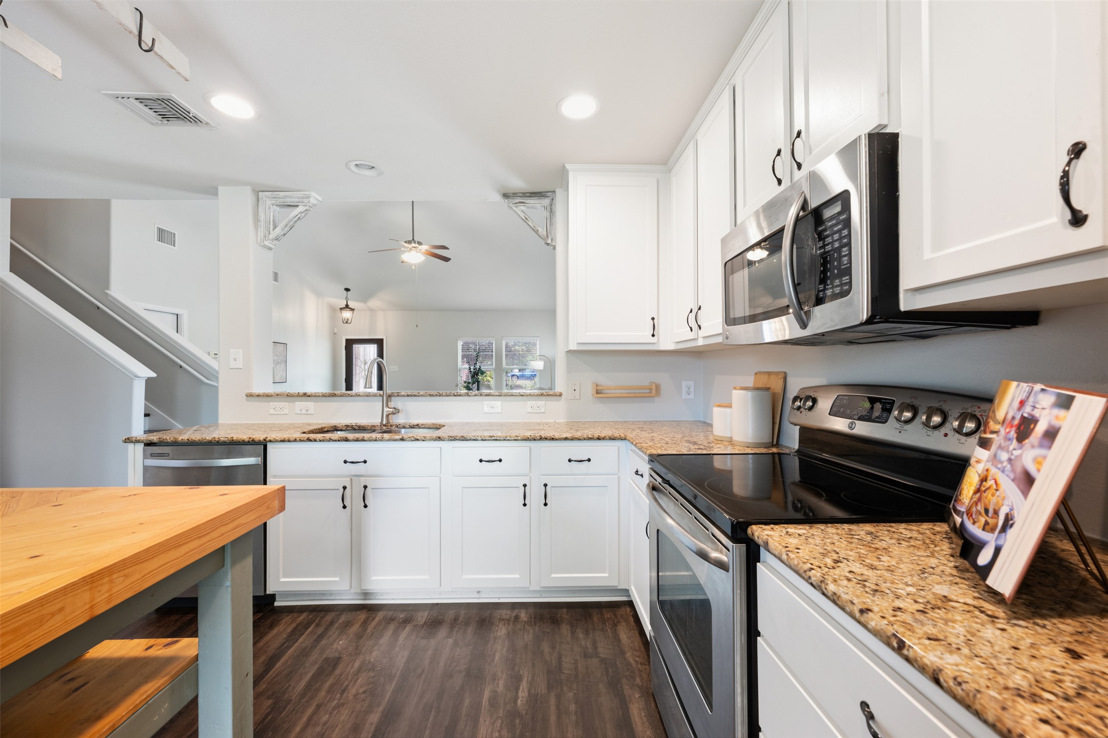 403 Broad Peak Road Georgetown, TX 78626 - Photo 14 of 40