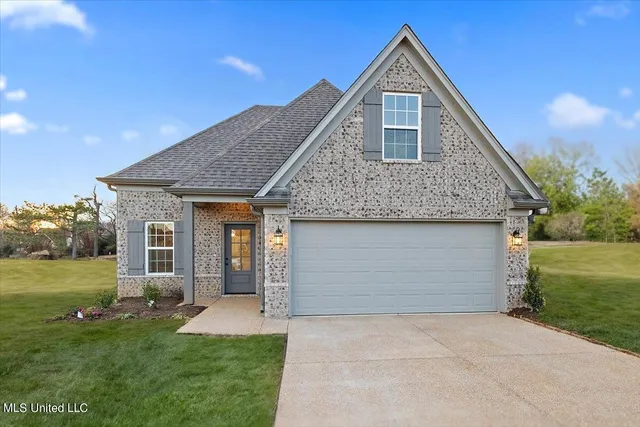 $318,900 | 6402 John Hamilton Way East, Olive Branch, MS 38654