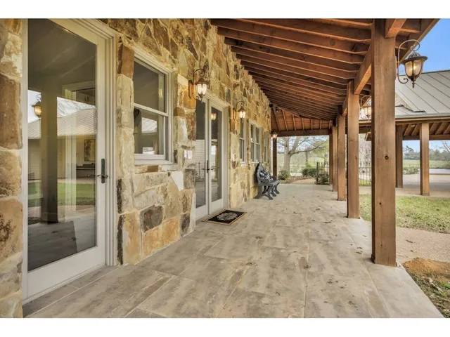 a view of an entryway of the house