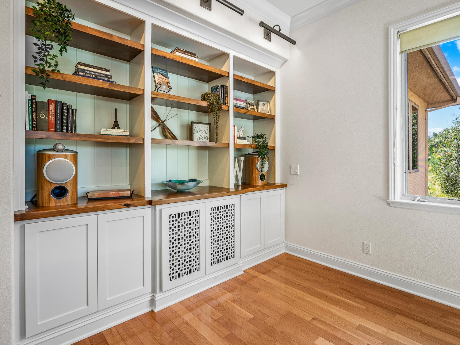 5080 Gold Hill Road Placerville, CA 95667 - Photo 8 of 63 Audio nook.