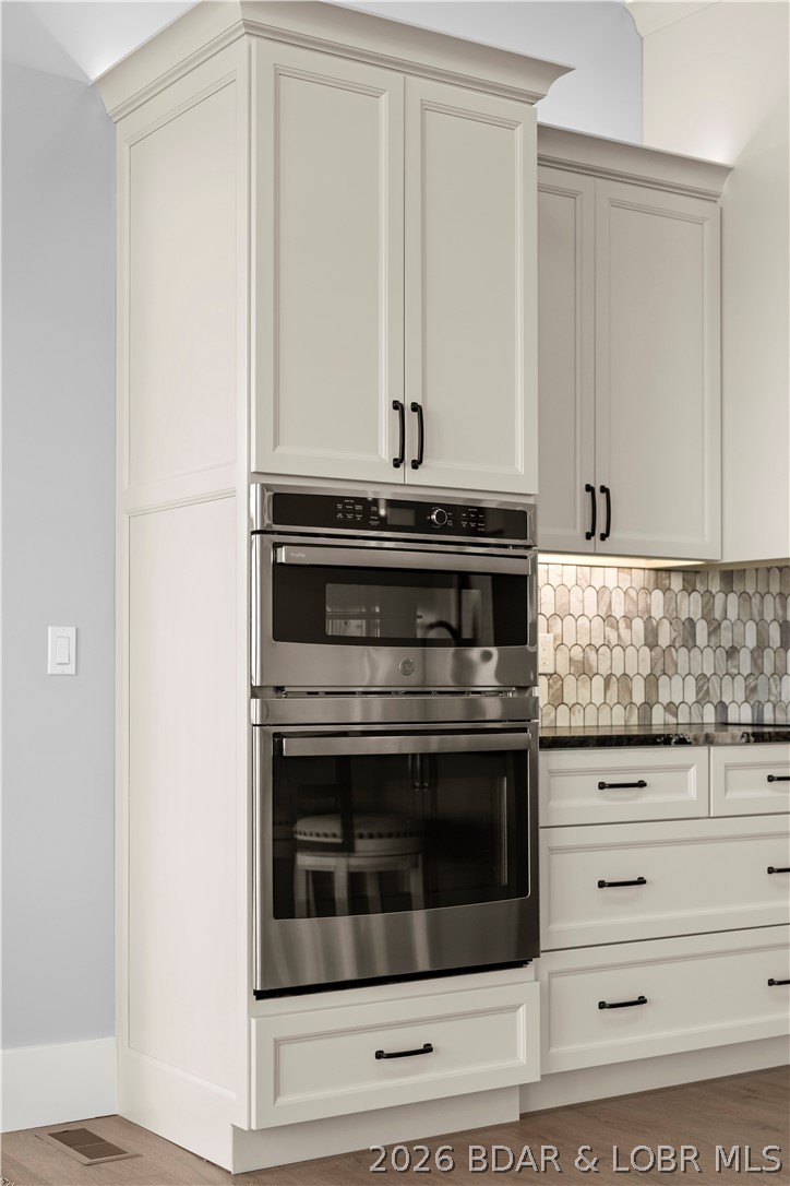 1356 Duckhead Road Lake Ozark, MO 65049 - Photo 23 of 99 High-end stainless appliances with double oven