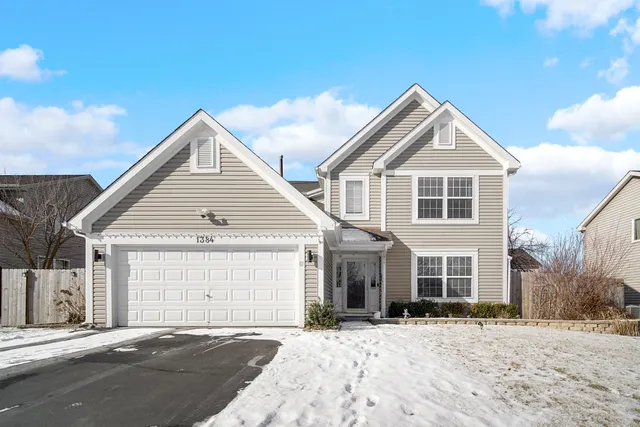 $2,795 | 1384 Roxbury Drive, Aurora, IL 60502