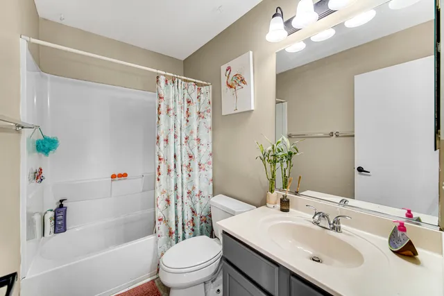 $2,795 | 1384 Roxbury Drive, Aurora, IL 60502