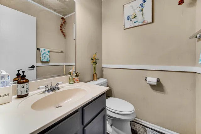 $2,795 | 1384 Roxbury Drive, Aurora, IL 60502