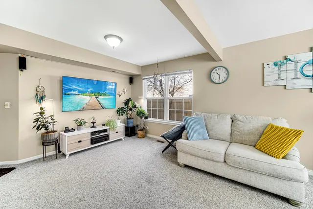 $2,795 | 1384 Roxbury Drive, Aurora, IL 60502