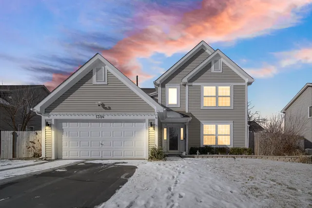 $2,795 | 1384 Roxbury Drive, Aurora, IL 60502