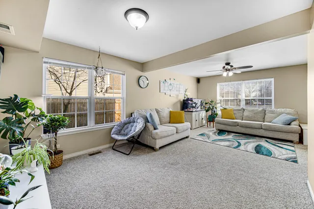 $2,795 | 1384 Roxbury Drive, Aurora, IL 60502