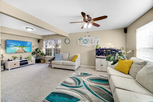 $2,795 | 1384 Roxbury Drive, Aurora, IL 60502