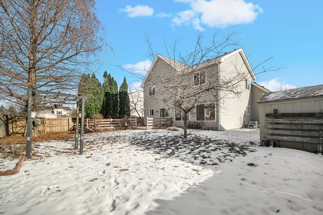 $2,795 | 1384 Roxbury Drive, Aurora, IL 60502