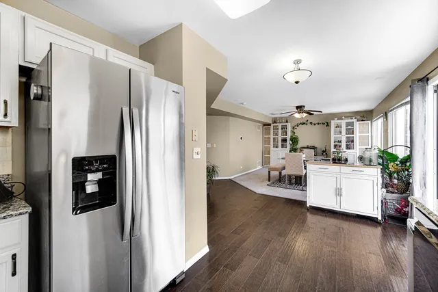 $2,795 | 1384 Roxbury Drive, Aurora, IL 60502