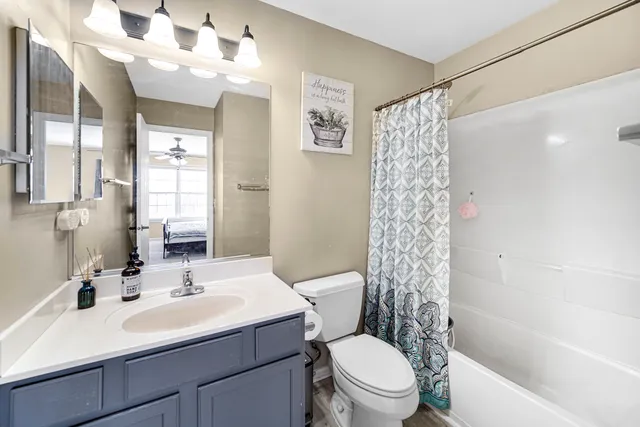 $2,795 | 1384 Roxbury Drive, Aurora, IL 60502